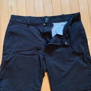 JCrew Men’s Tech chino shorts 33